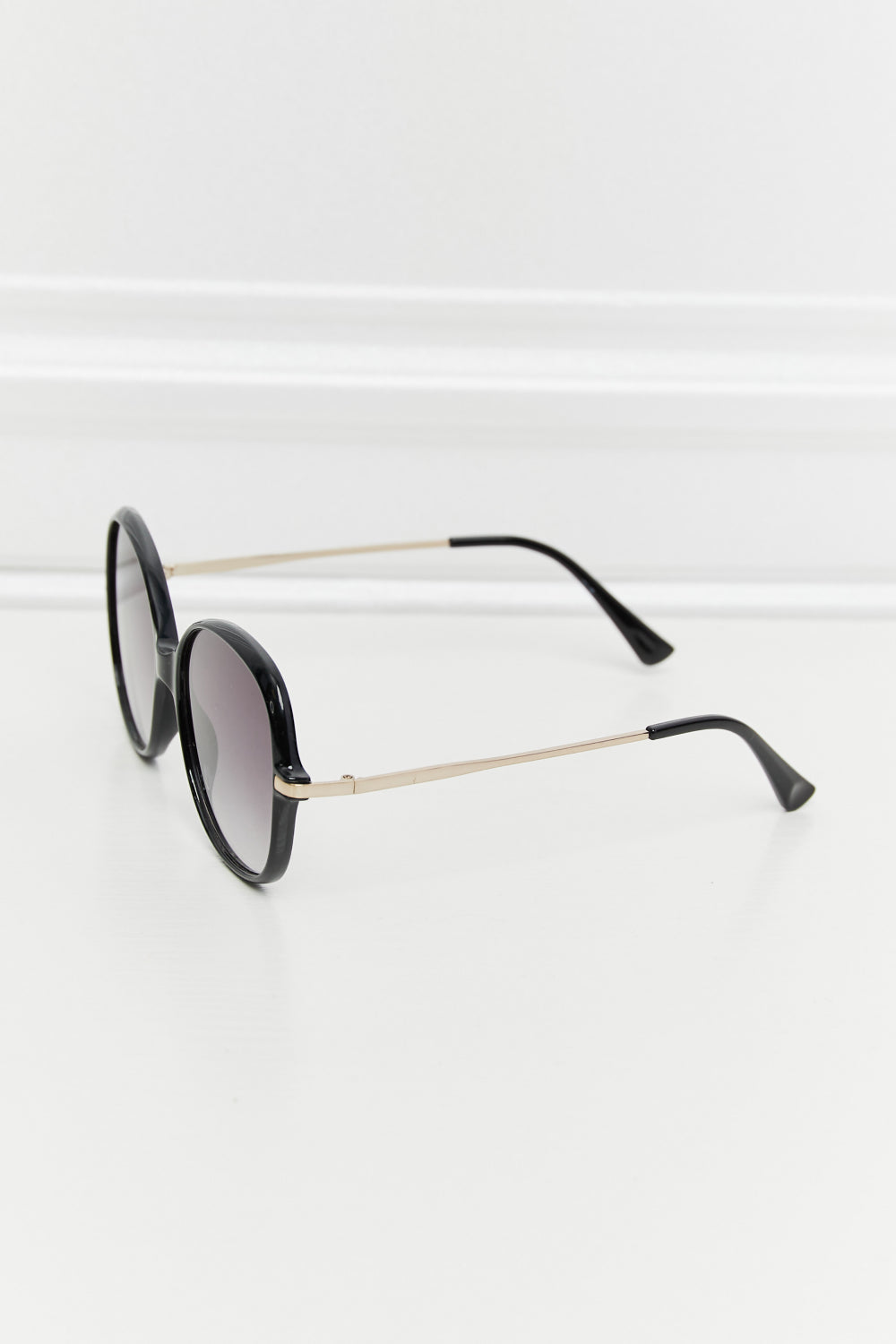Serenity Metal-Plastic Hybrid Full Rim Sunglasses.